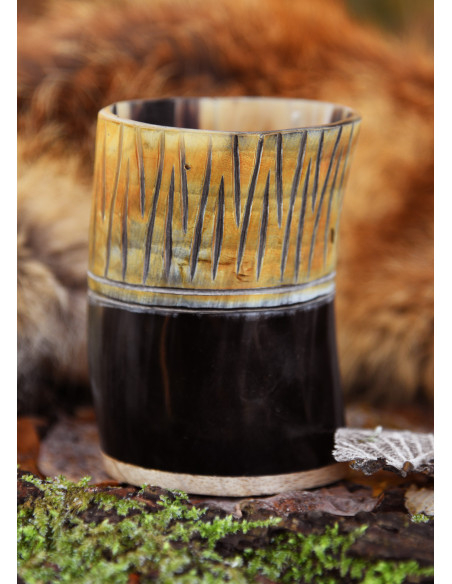Tasse médiévale en corne et bois (11...