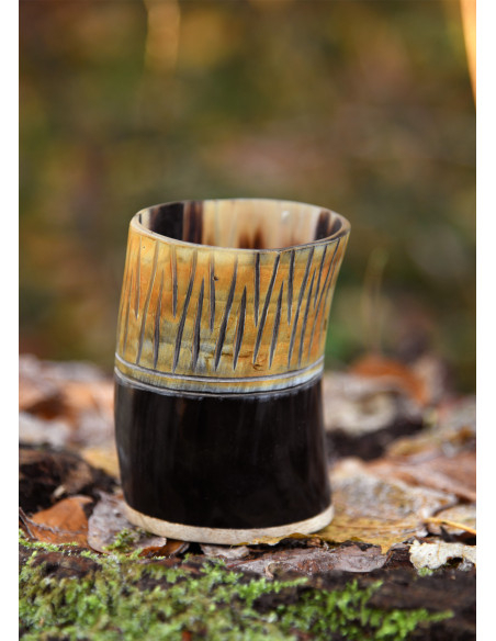 Tasse médiévale en corne et bois (11...