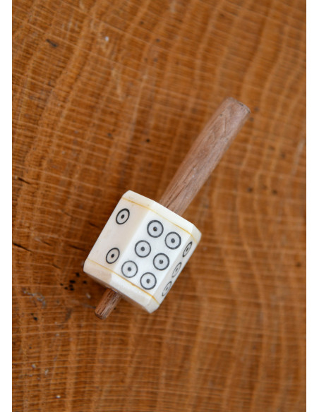Dé à jouer tournant en os