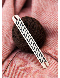 Navette en os avec motif tressé 2