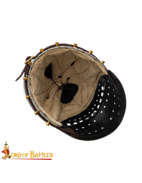 Bacinete médiéval avec visière...