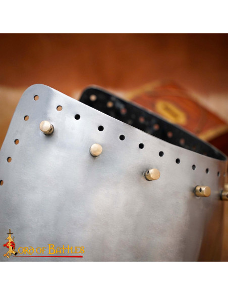 Bacinete médiéval avec visière...