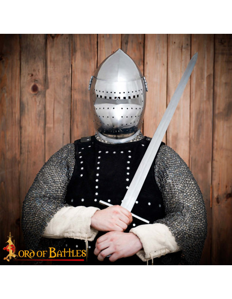 Bacinete médiéval avec visière...