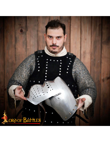Bacinete médiéval avec visière...