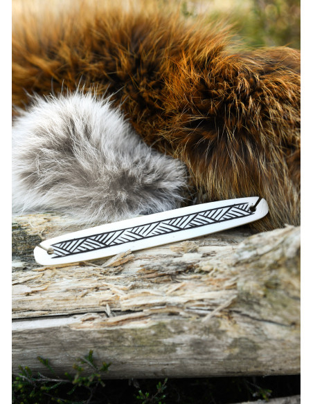 Navette médiévale en os pour tisser