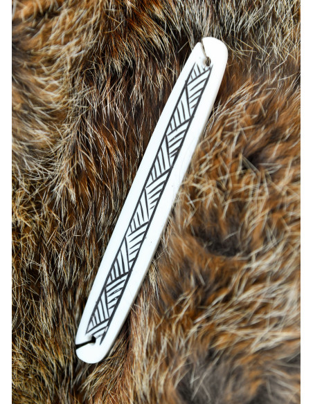 Navette médiévale en os pour tisser