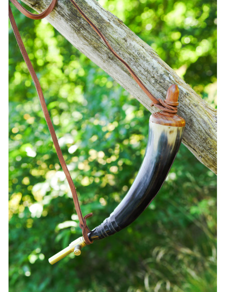 Corne à poudre avec bouchon en laiton...