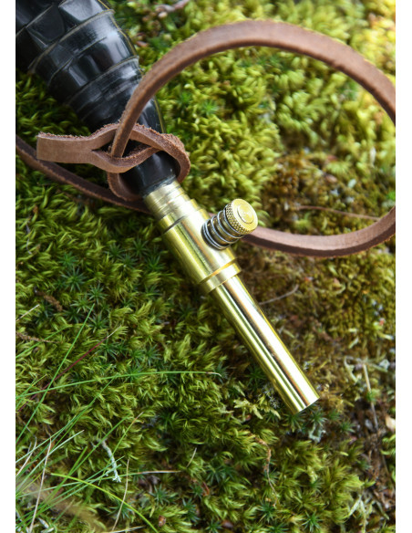 Corne à poudre avec bouchon en laiton...