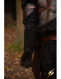 Gants médiévaux en cuir suédé noir avec écailles 2