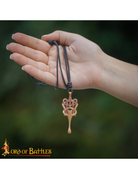 Pendentif celtique et cure-oreilles...