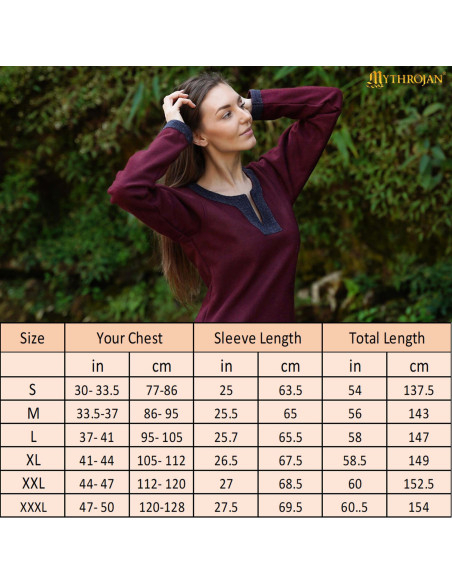 Robe viking aux bordures décoratives...