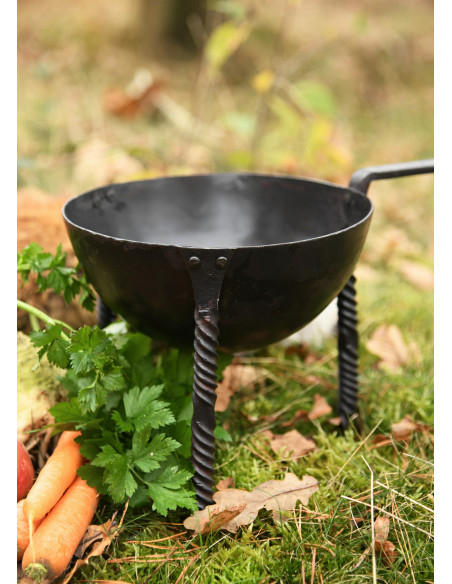 Poêle-trépied médiéval forgé à la main