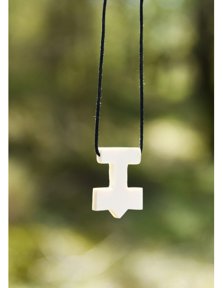 Pendentif Marteau de Thor en os