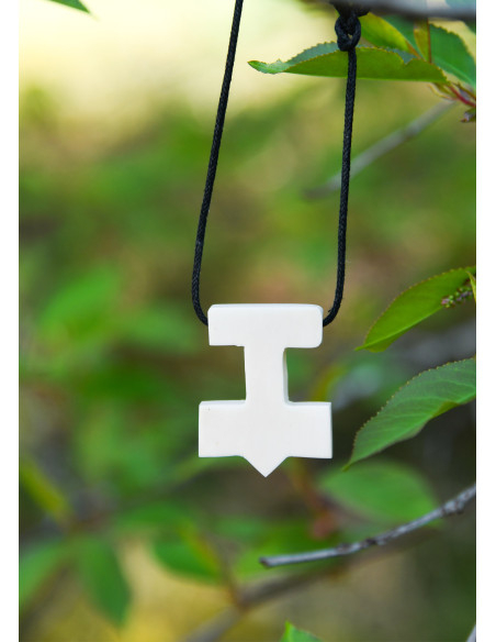 Pendentif Marteau de Thor en os