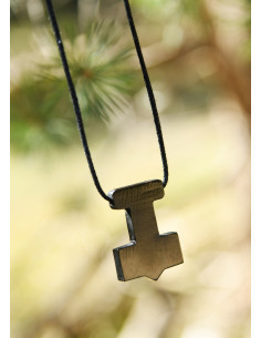 Pendentif Marteau de Thor en corne 2