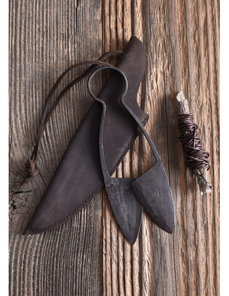 Ciseaux médiévaux avec étui en cuir,...