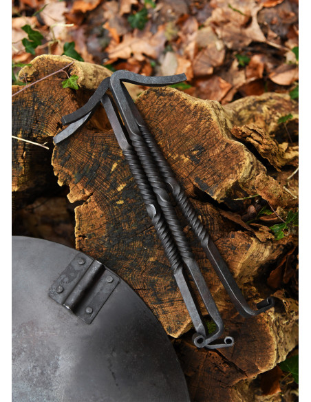 Brasero médiéval avec pieds amovibles