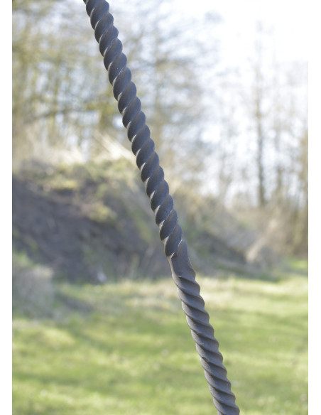 Grand trépied, forgé à la main,...