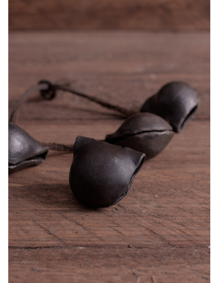 Petite cloche en fer forgé faite à la...