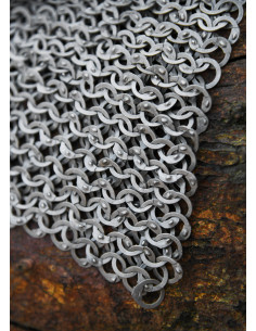 Pièce de maille de 20 x 20 cm. anneaux plats 2