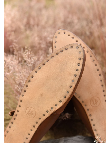 Bottes hautes médiévales à fermetures...