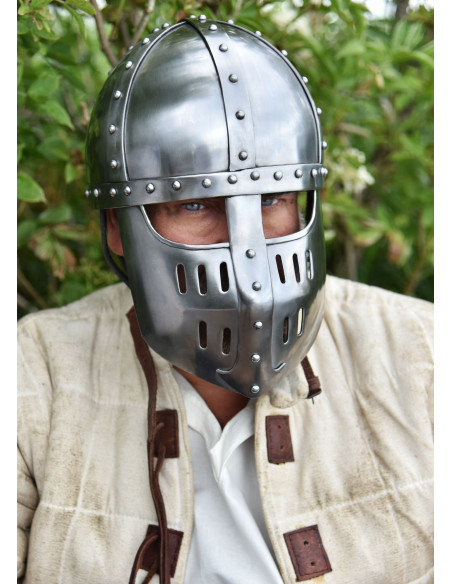 Casque Spangenhelmet avec visière