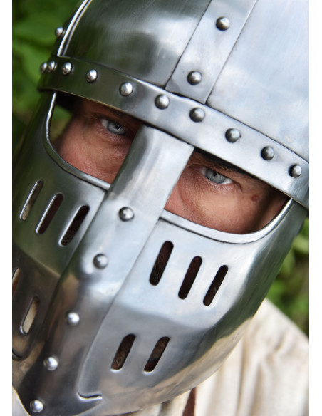 Casque Spangenhelmet avec visière
