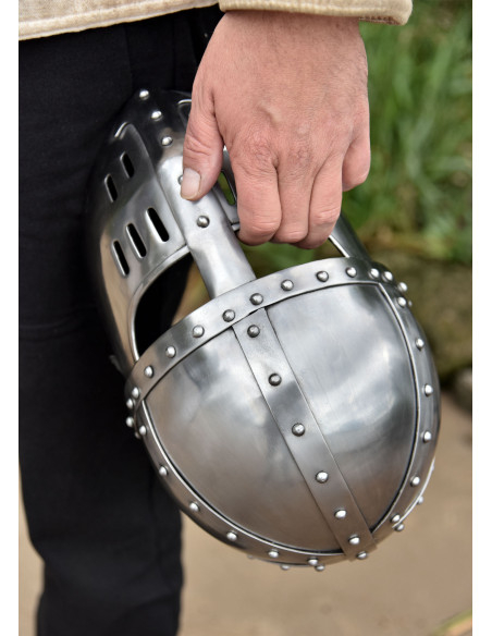 Casque Spangenhelmet avec visière