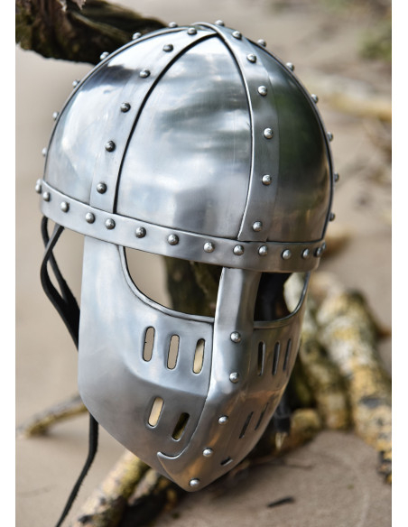 Casque Spangenhelmet avec visière