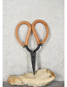 Ciseaux forgés à la main avec poignée enveloppée en cuir 2