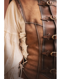 Cuir médiéval court marron en peau de suède, homme 2